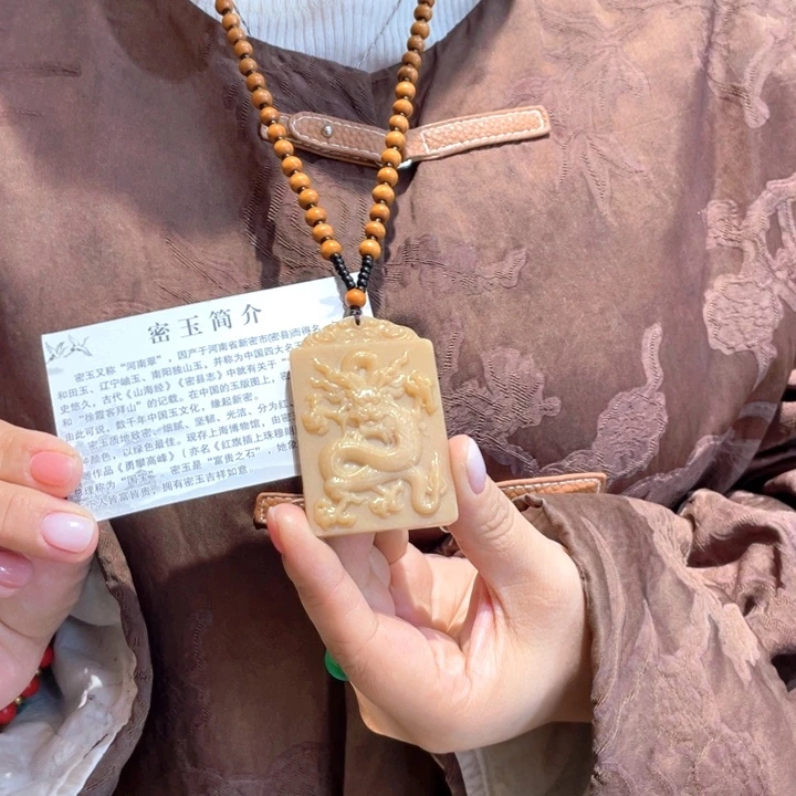 石英质玉未镶嵌颈饰