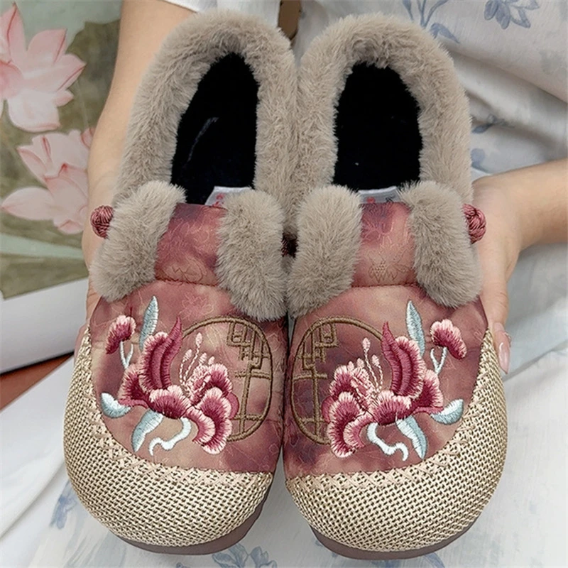 冬季加绒老北京布鞋新中式汉服绣花鞋平底防滑保暖软底妈妈棉鞋女