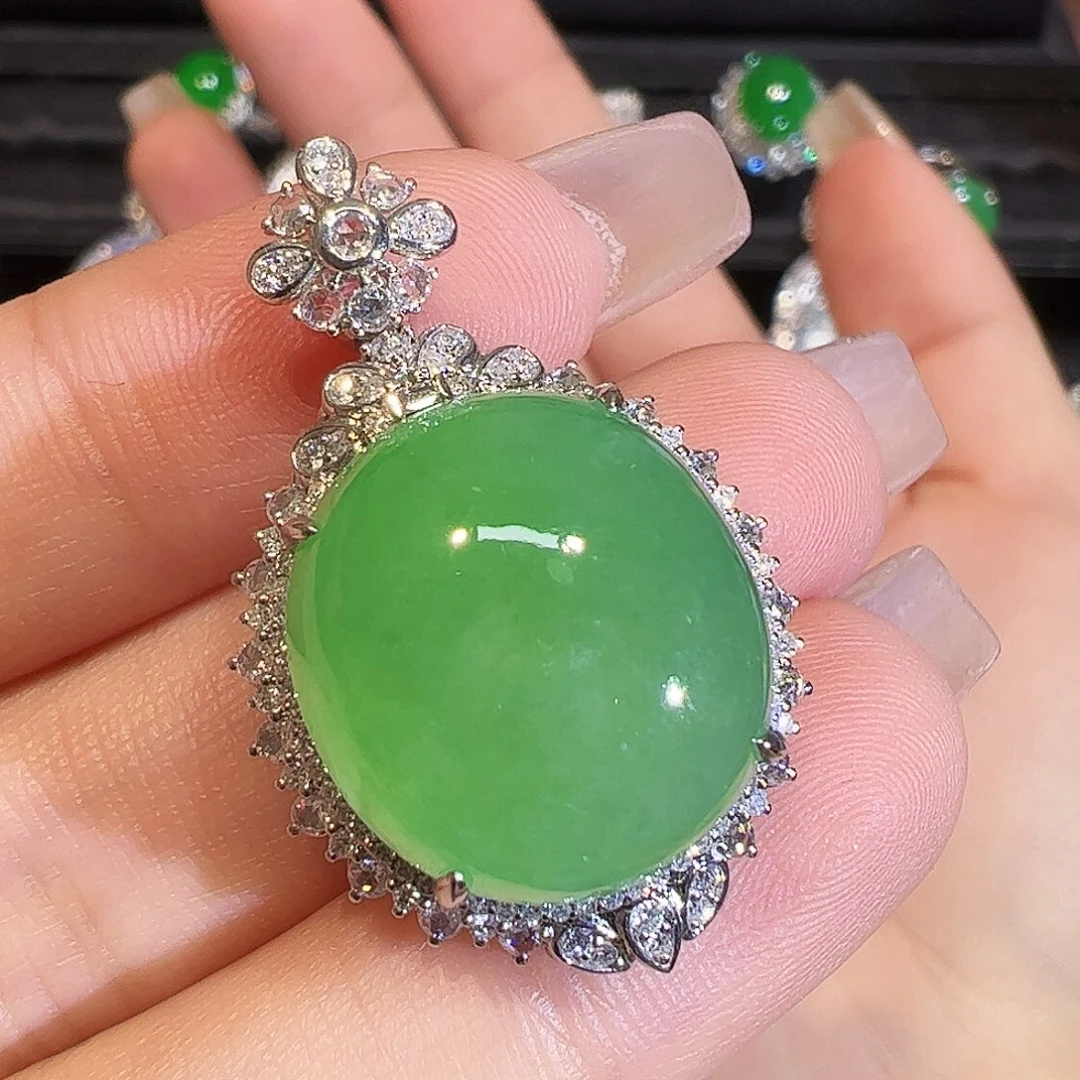 翡翠颈饰18K金镶嵌蛋面