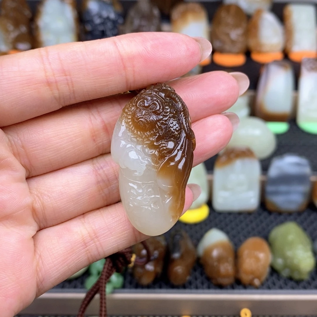 和田玉未镶嵌颈饰