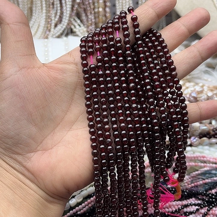 玛瑙/玉髓未镶嵌珠宝半成品一条4.5mm左右石榴石几颗有瑕