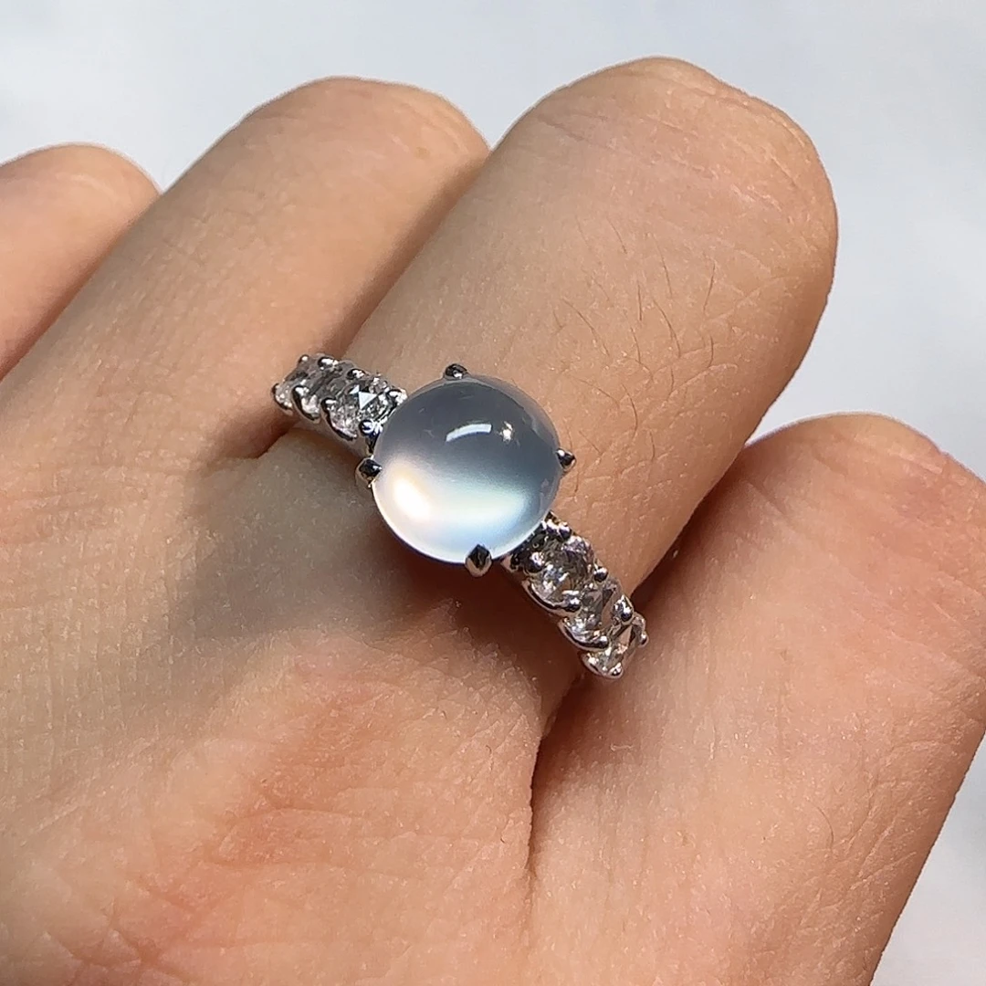 翡翠18K金镶嵌戒指蛋面