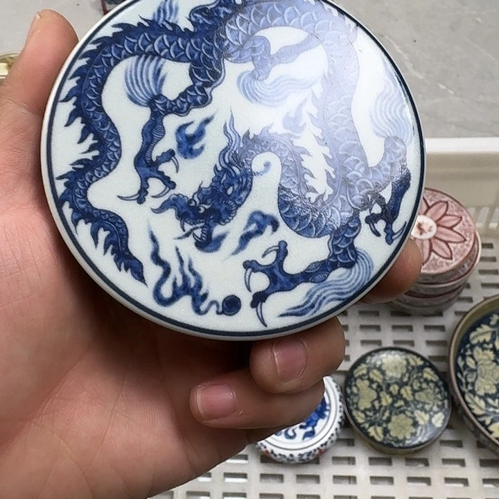 摆件青花铠甲龙盖置