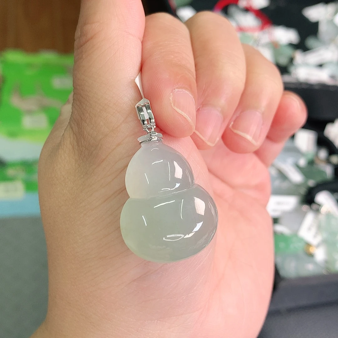 翡翠18K金镶嵌颈饰冰胶晴大葫芦30-22-8.3