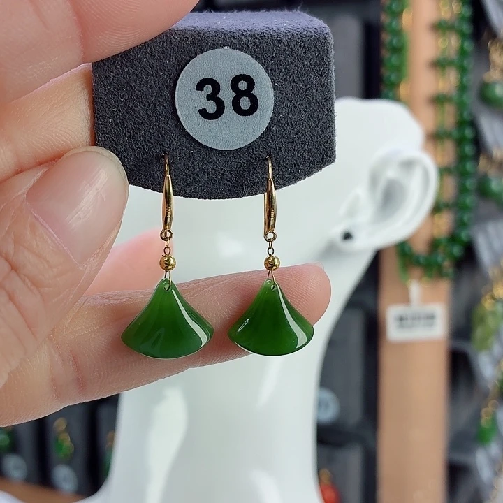 和田玉18K金镶嵌耳饰