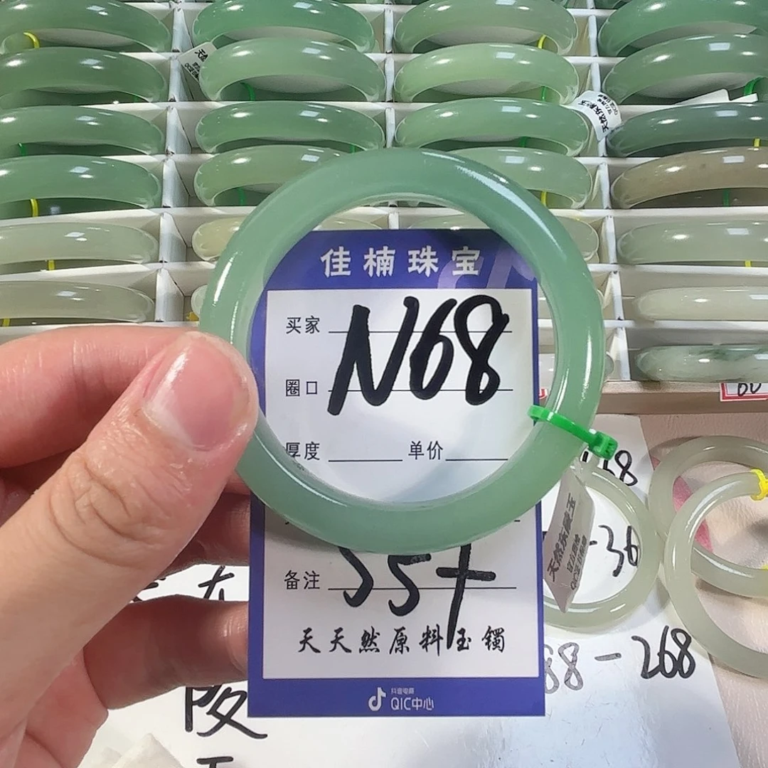 未镶嵌手镯石英质玉