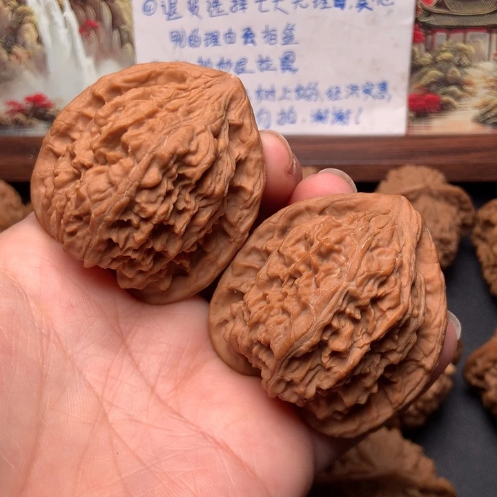文玩核桃吊坠红狮子44尺
