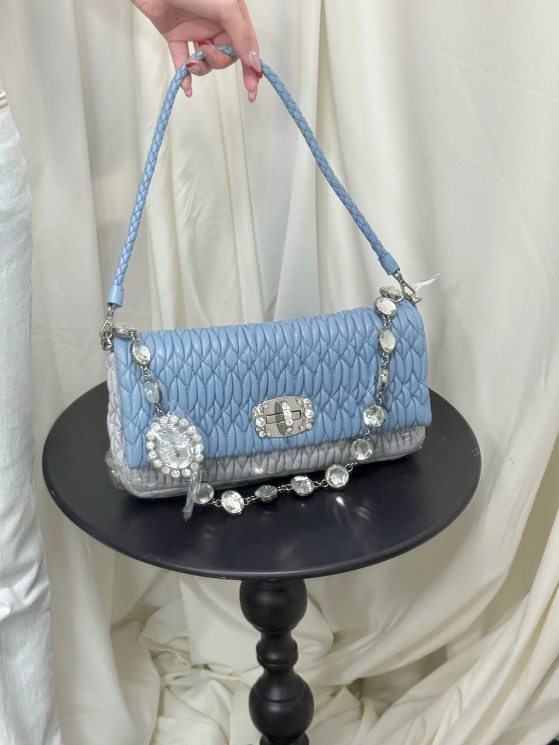 95新 MIU MIU/缪缪 miumiu 天空蓝拼色宝石链单肩包(K)