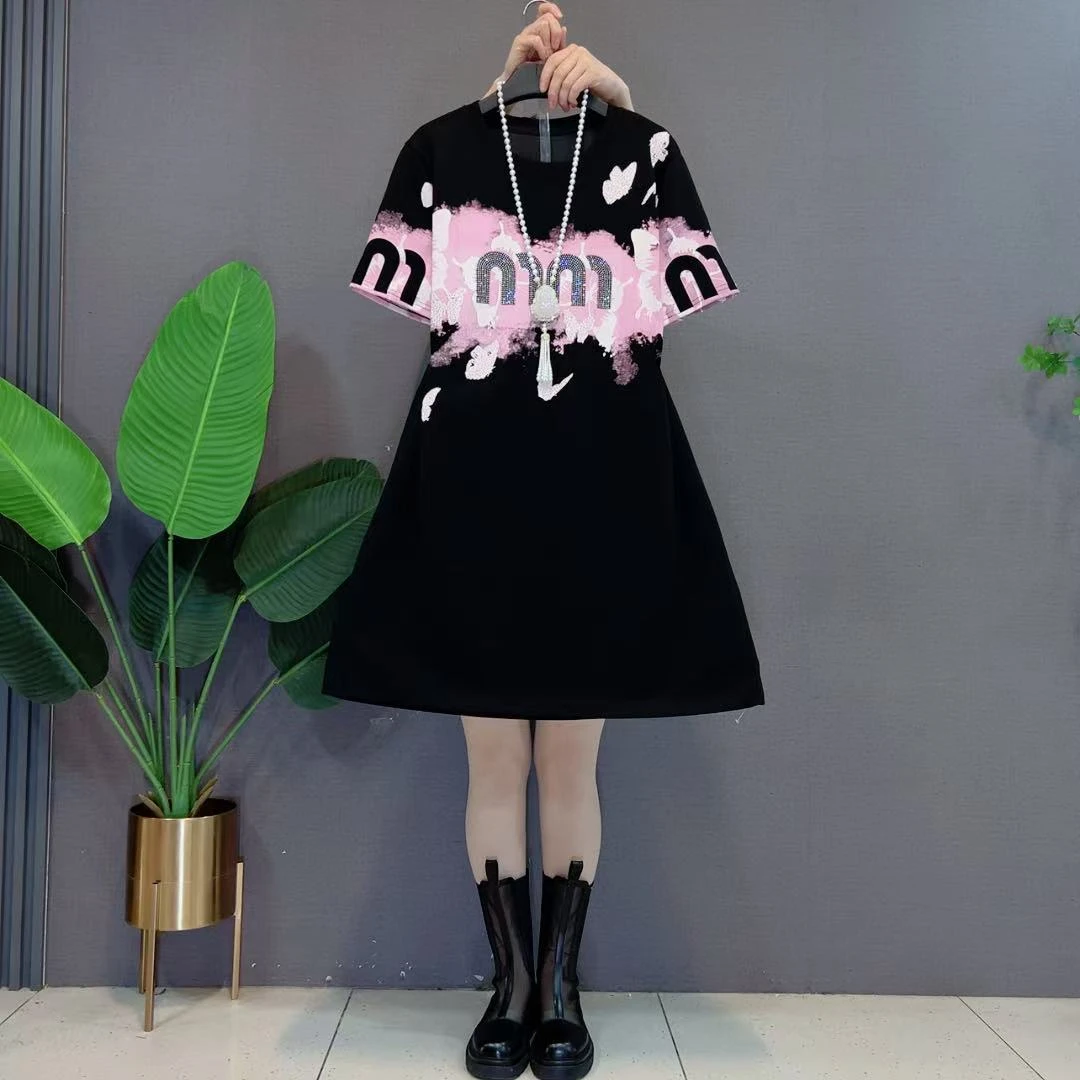 欧货韩版烫钻印花宽松遮肉2025夏季新款设计感减龄气质时尚连衣裙