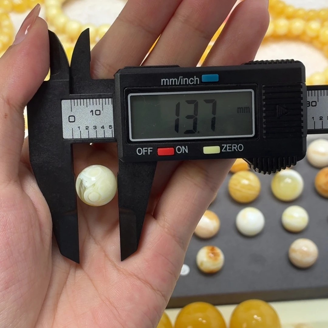 琥珀未镶嵌颈饰乌料荧光溶洞单珠13.7mm