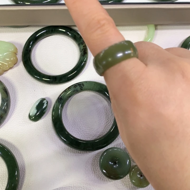 透闪石质玉手链未镶嵌灵*弄