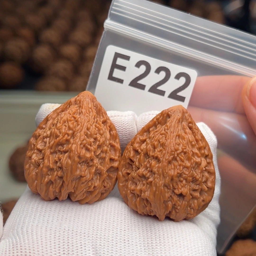 邻***刘文玩核桃吊坠E222塔尖37