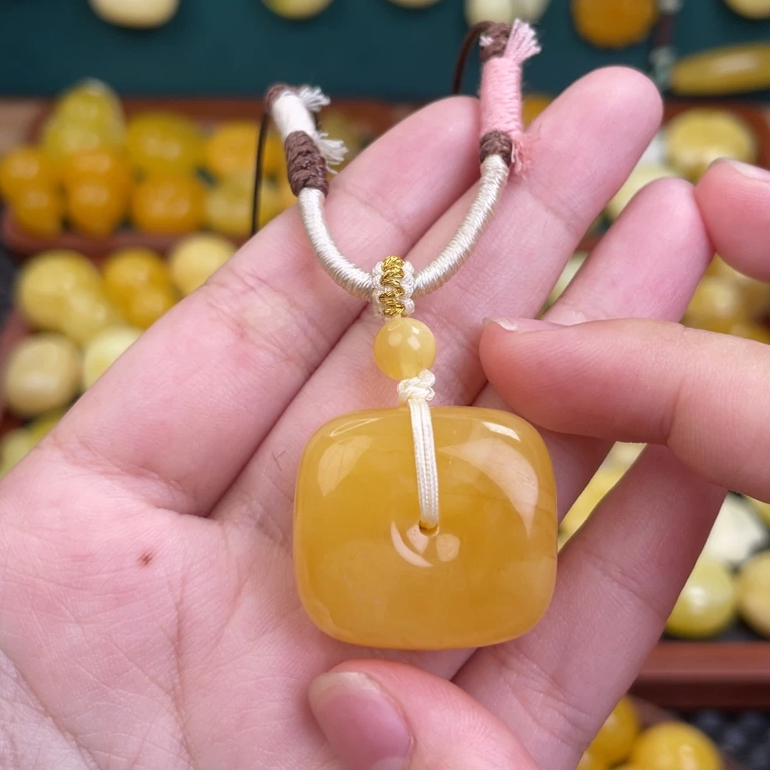 未镶嵌吊坠(赠链)蜜蜡