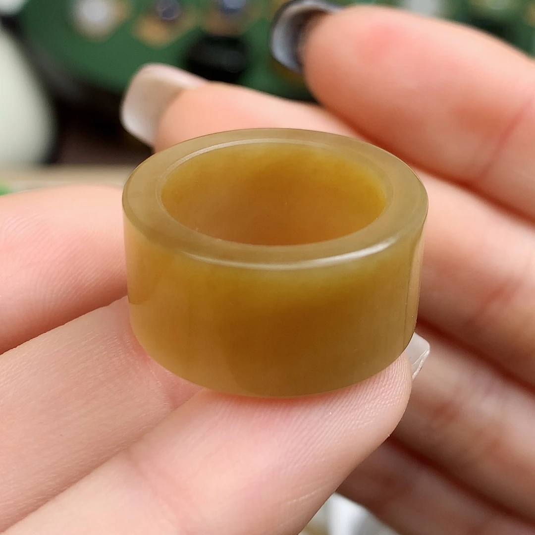 未镶嵌戒指和田玉