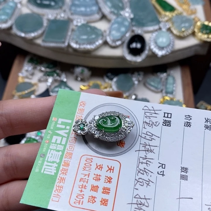 翡翠颈饰未镶嵌翡翠