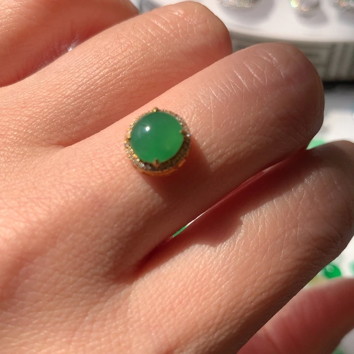 翡翠18K金镶嵌颈饰潘拉绿蛋