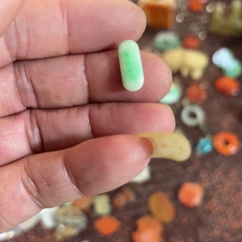 翡翠颈饰未镶嵌万****）