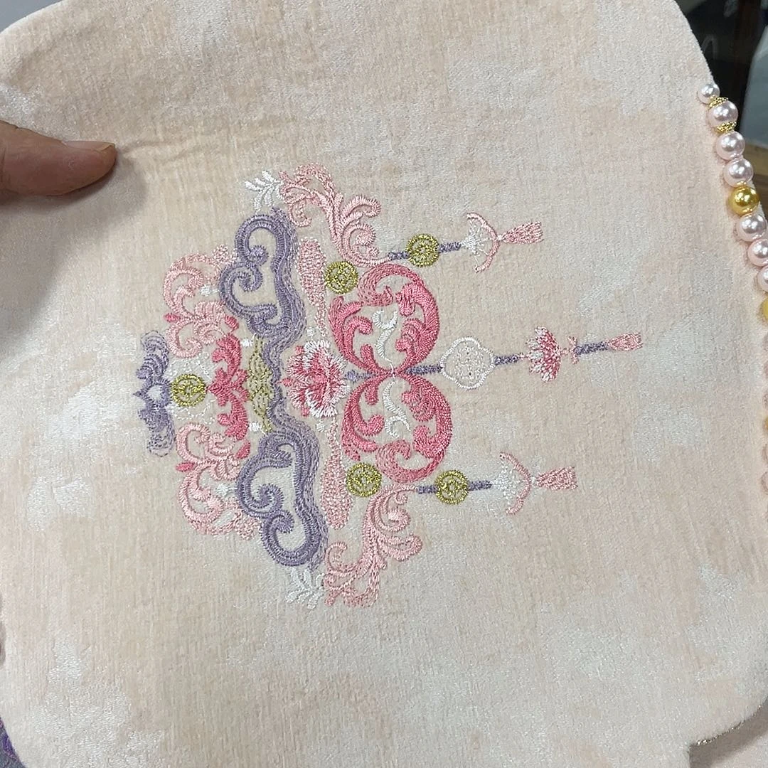 虾****搪瓷杯子里还有很多东西