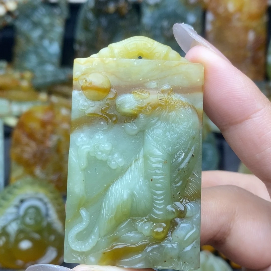 蛇纹石玉未镶嵌颈饰
