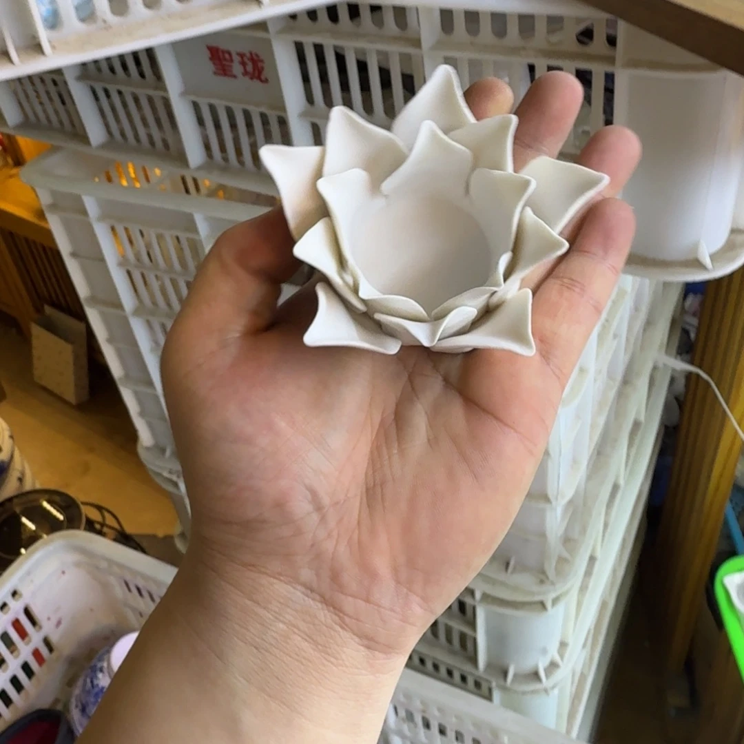 微瑕疵介意勿拍陶瓷器皿B345