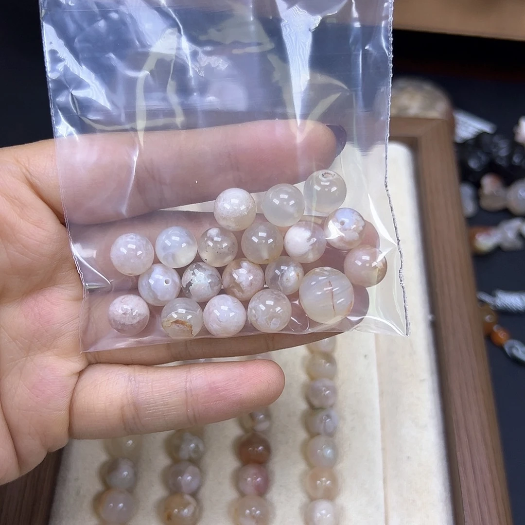花***、石英质玉未镶嵌颈饰