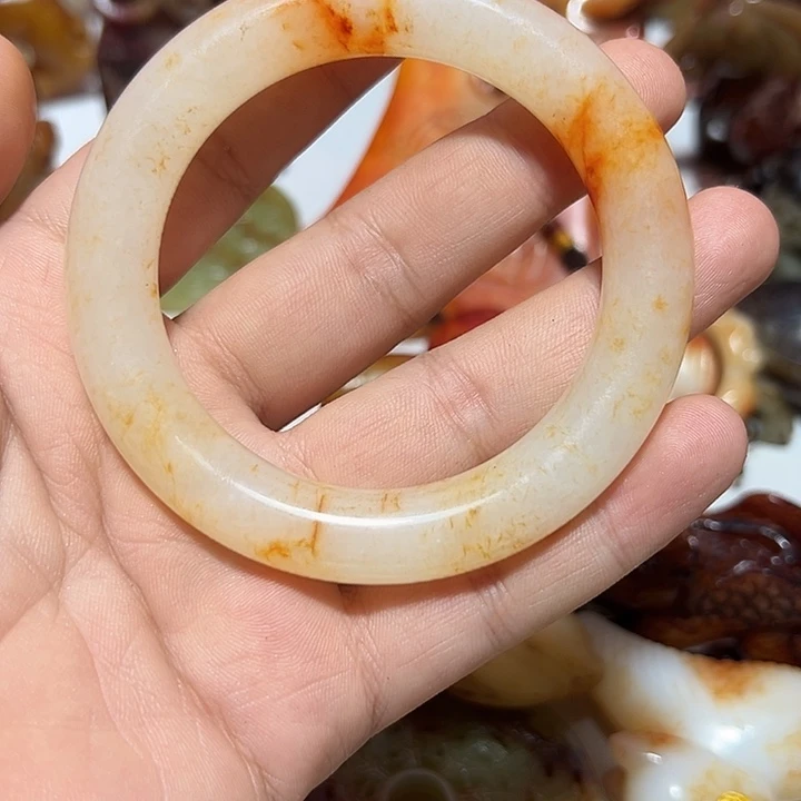 用***玩和田玉未镶嵌颈饰