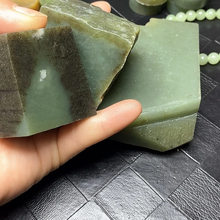 和田玉毛料未镶嵌龙****1