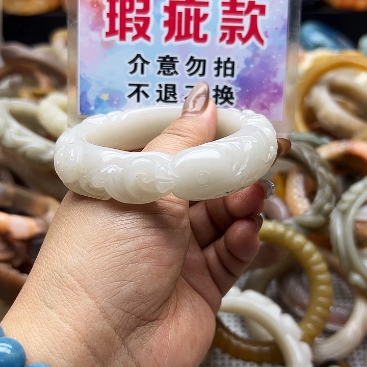 未镶嵌手镯石英岩玉