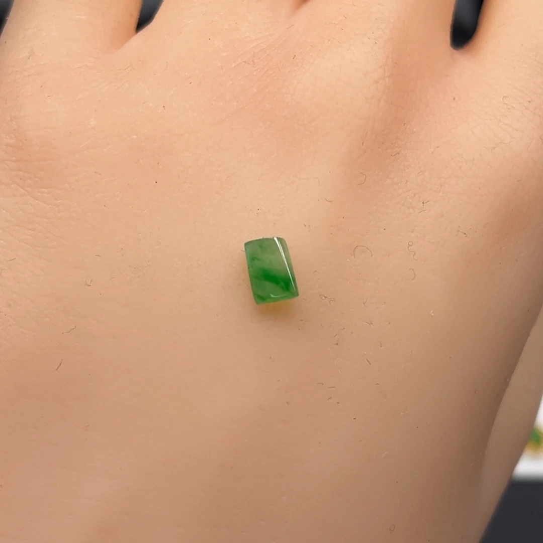 翡翠未镶嵌颈饰裸石