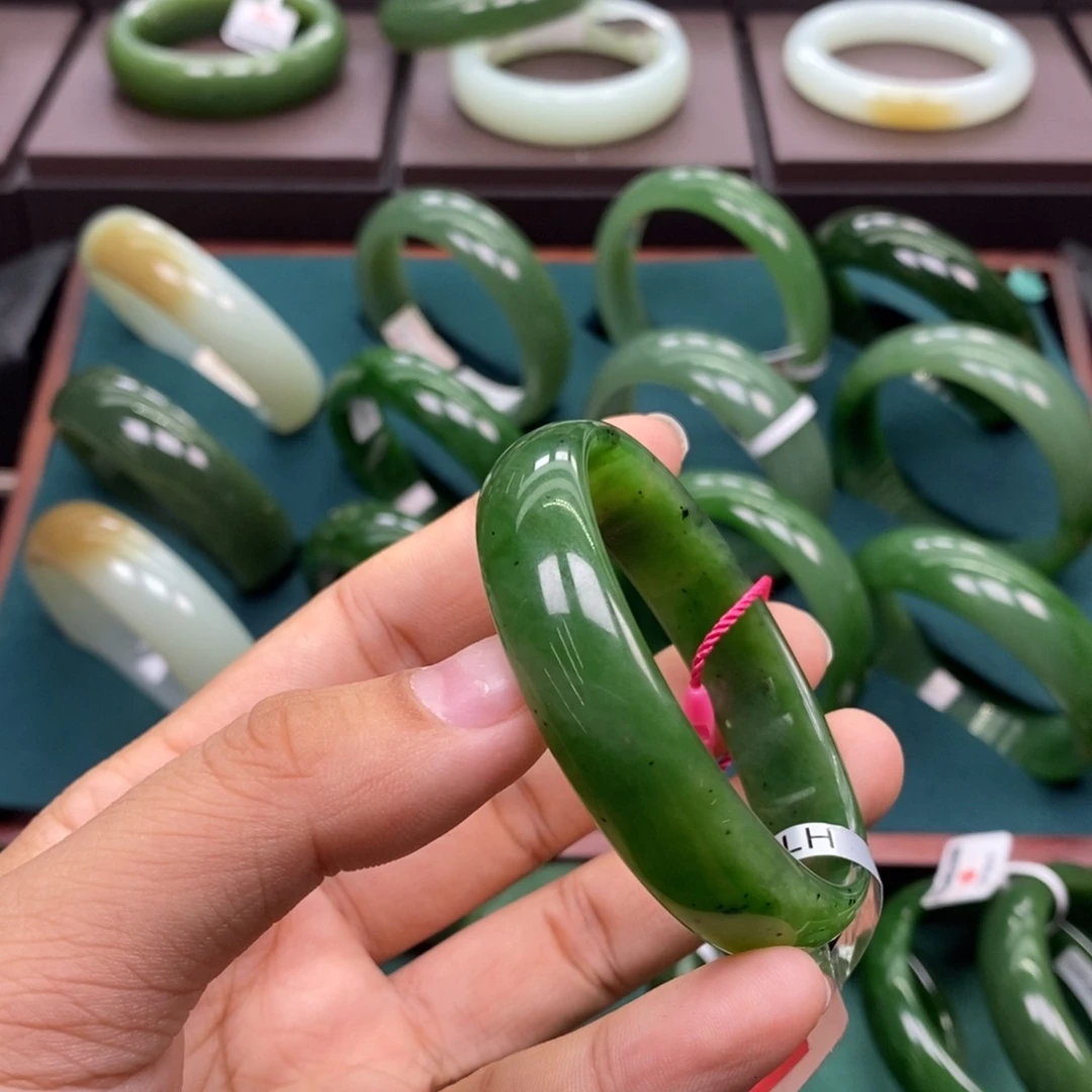 和田玉（碧玉）未镶嵌手镯