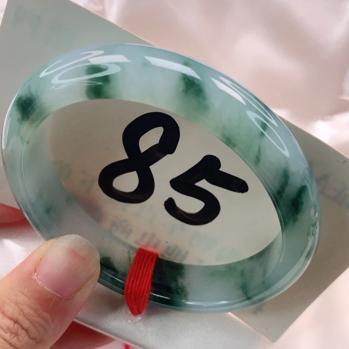 翡翠手镯（贵妃镯）未镶嵌飘绿