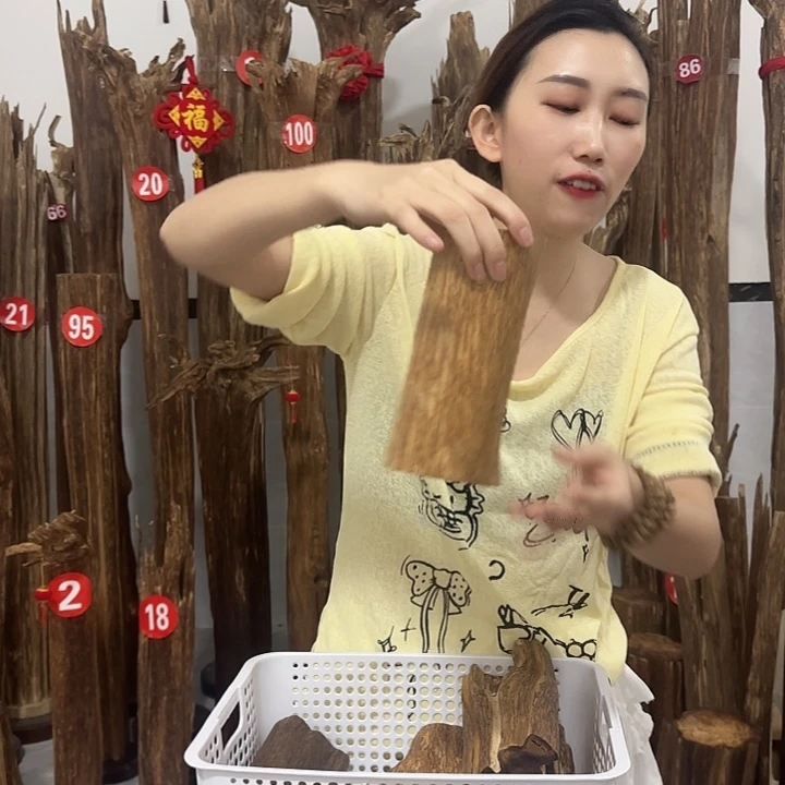 沉香碎屑沉香原材料