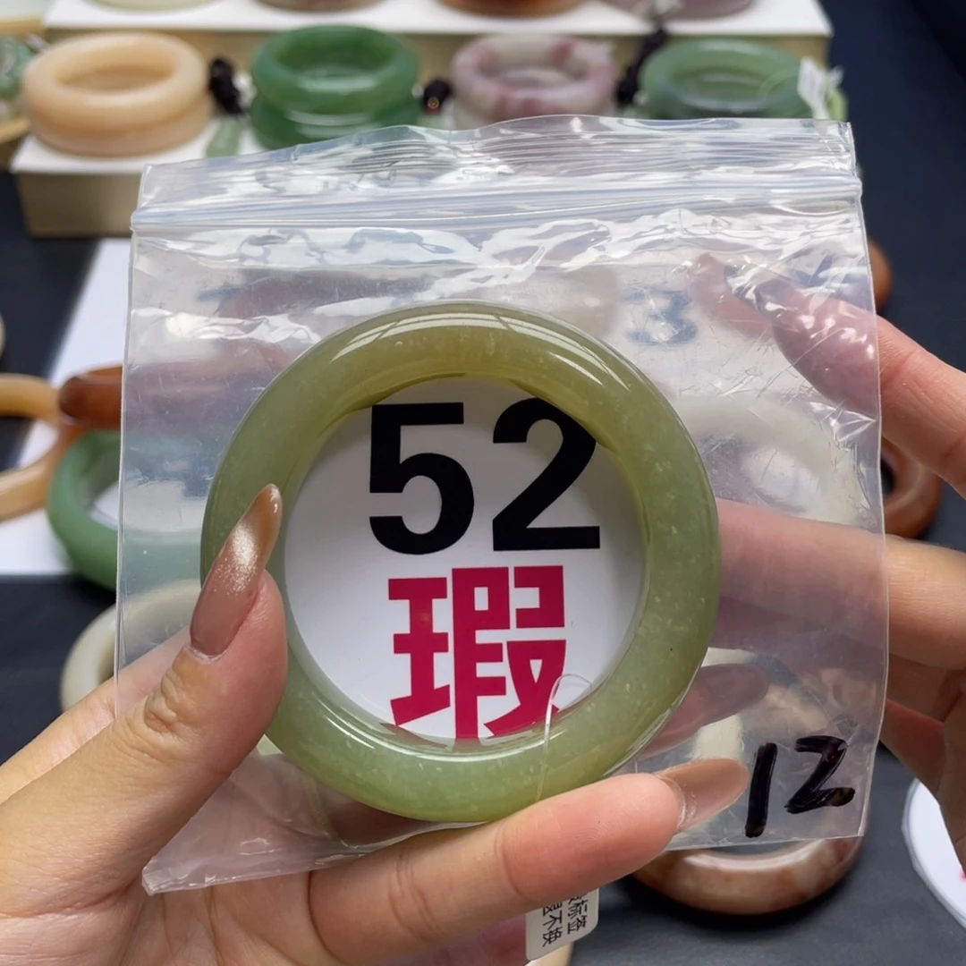 未镶嵌手镯石英质玉