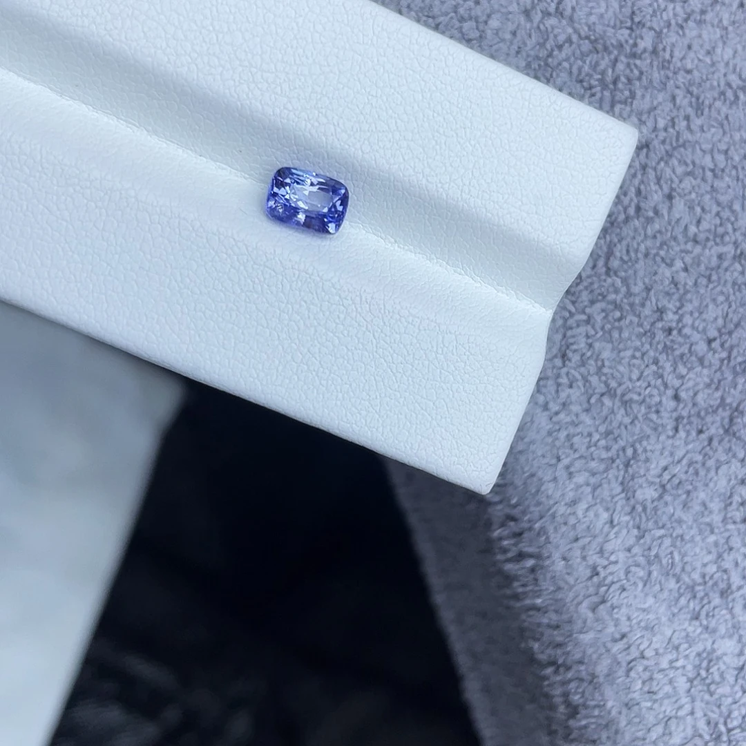 蓝宝石裸石1.1Ct。
