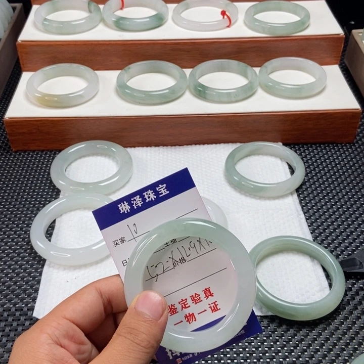 枍***兮石英质玉未镶嵌手镯10