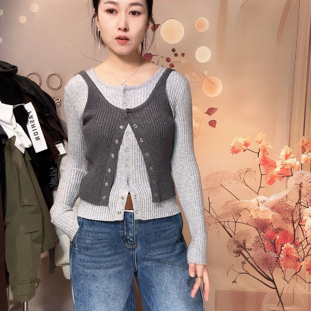 灰色假两件针织上衣