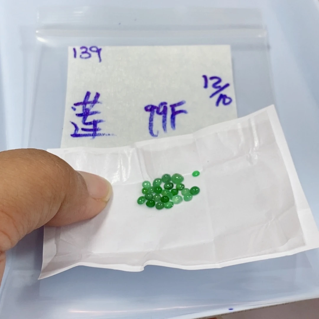 莲****定制翡翠未镶嵌我