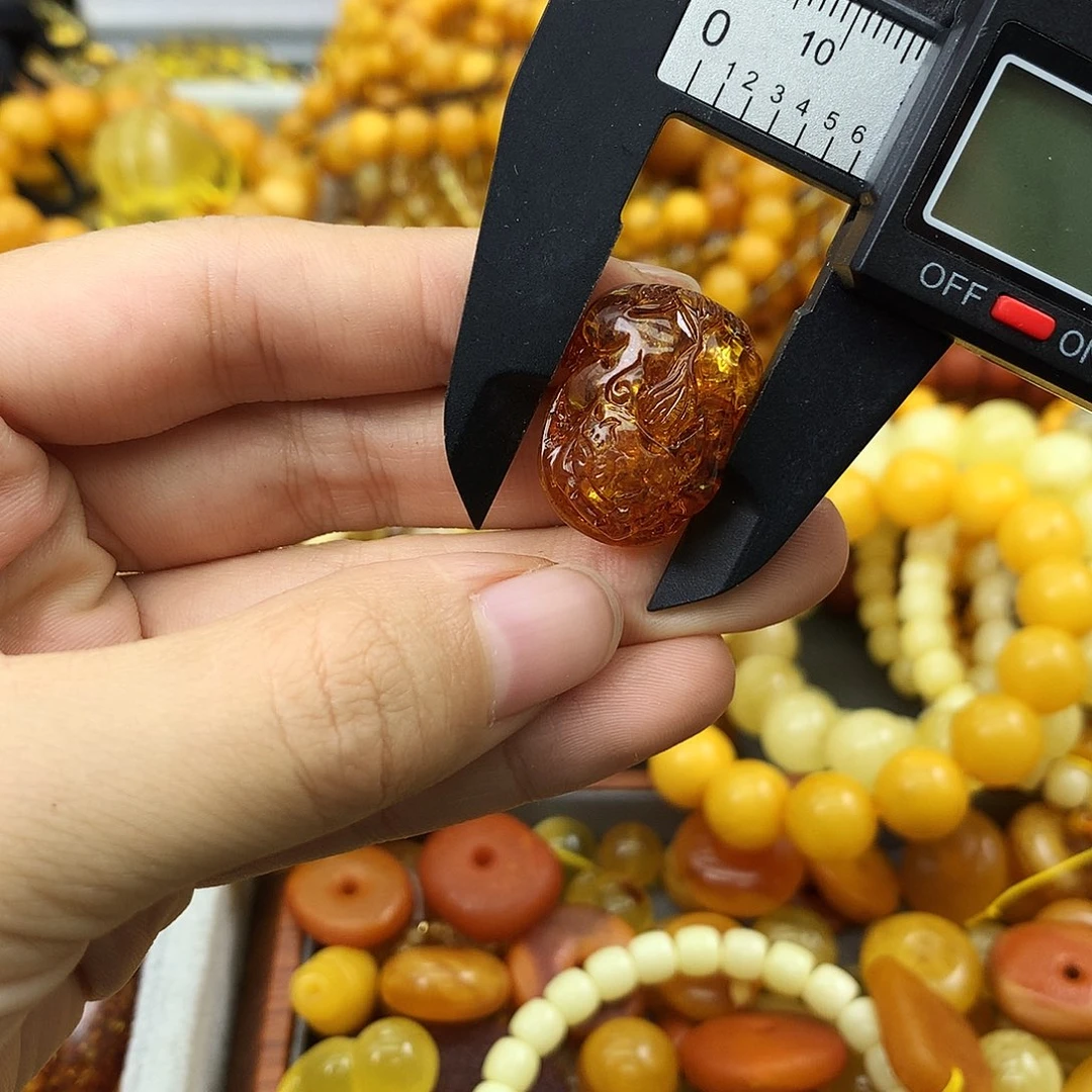 未镶嵌琥珀珠宝奇石