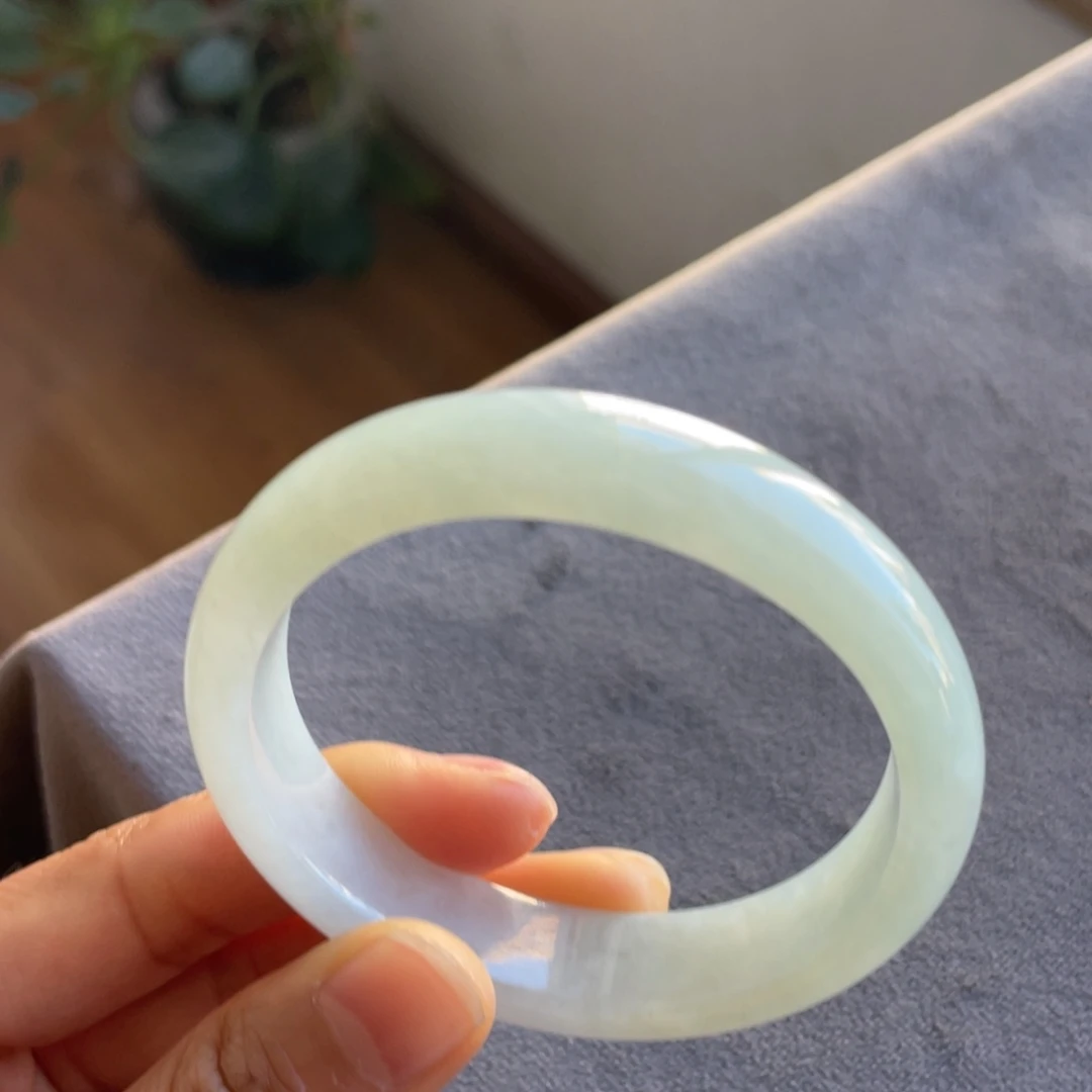 翡翠未镶嵌手镯晴绿贵妃