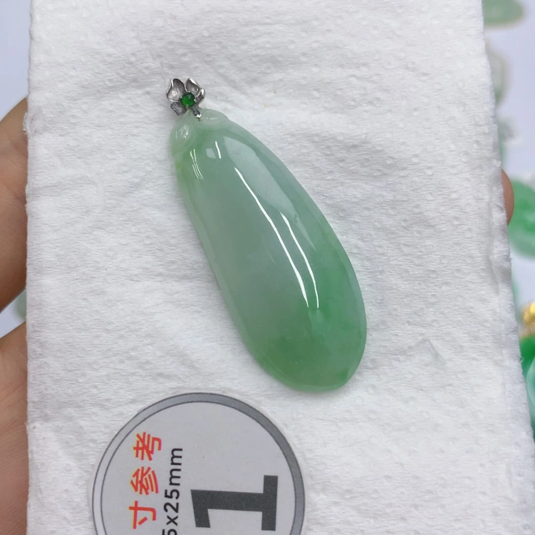 翡翠18K金镶嵌颈饰翡翠