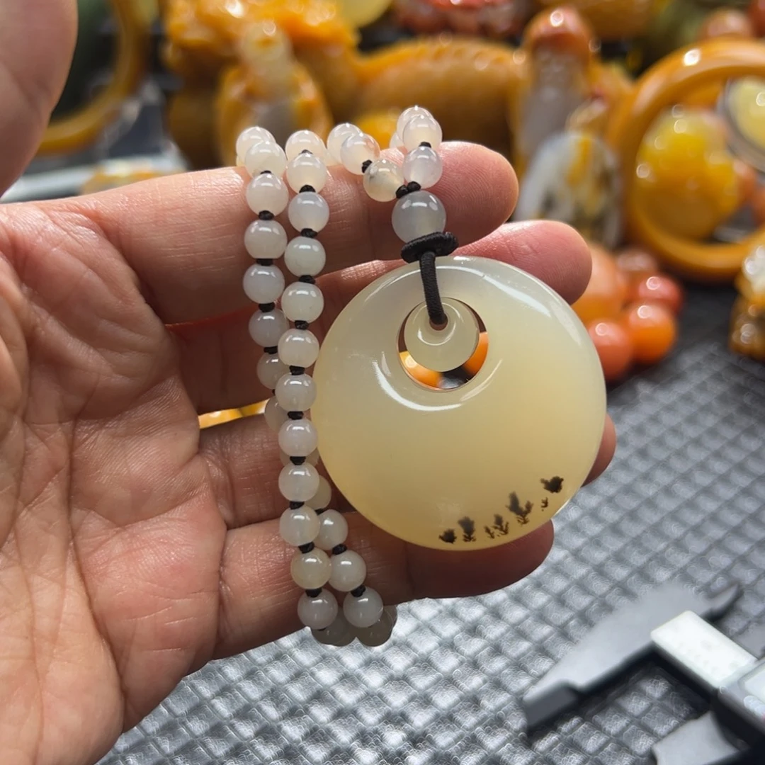 石英质玉未镶嵌颈饰