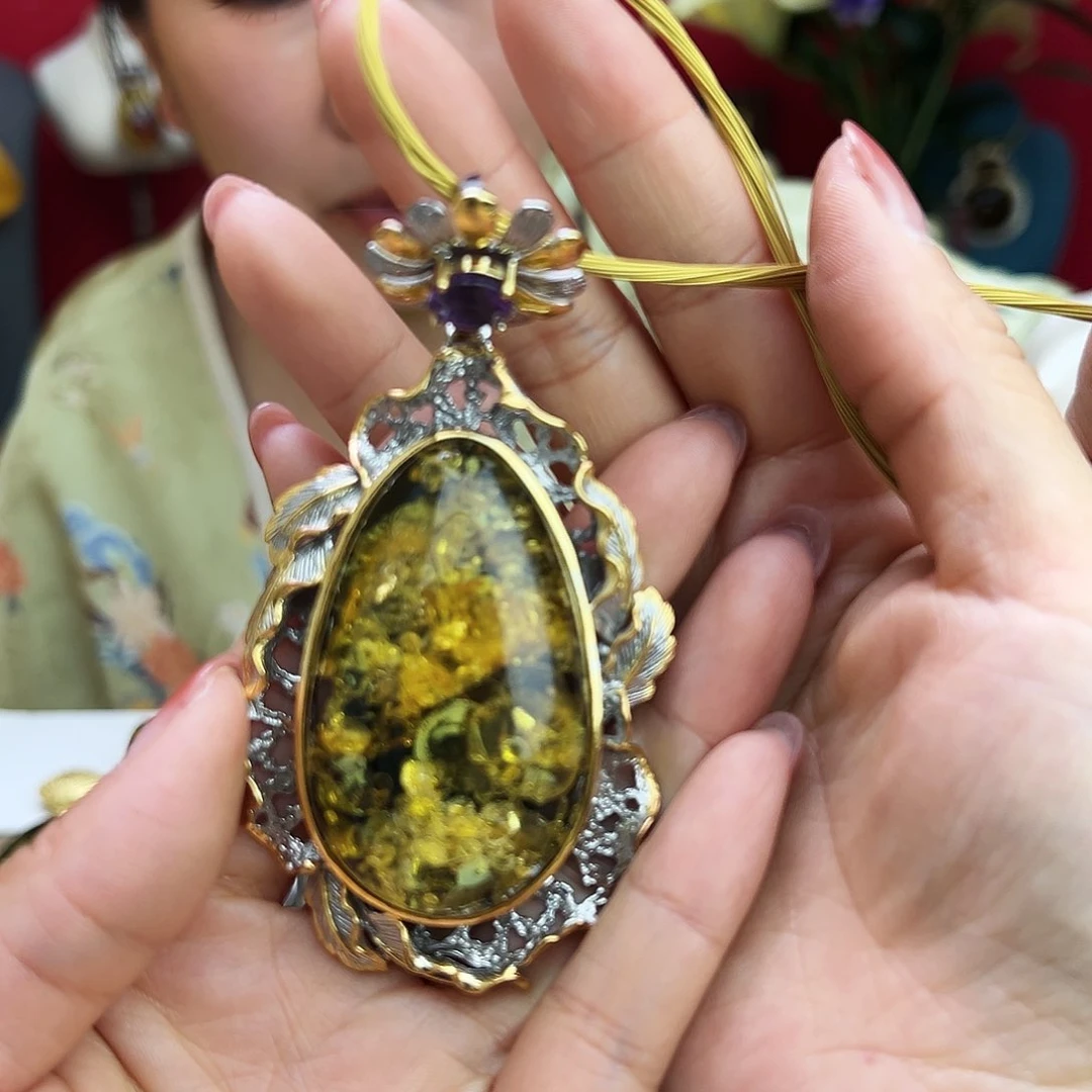 琥珀手镯未镶嵌吊坠