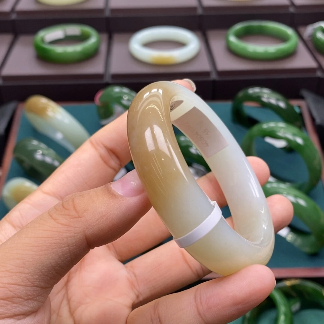和田玉（碧玉）未镶嵌手镯