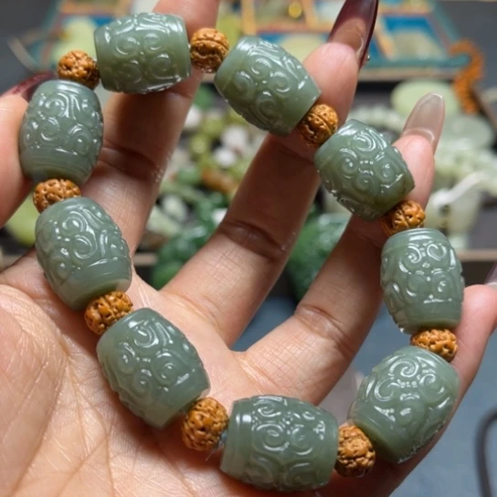 和田玉未镶嵌颈饰