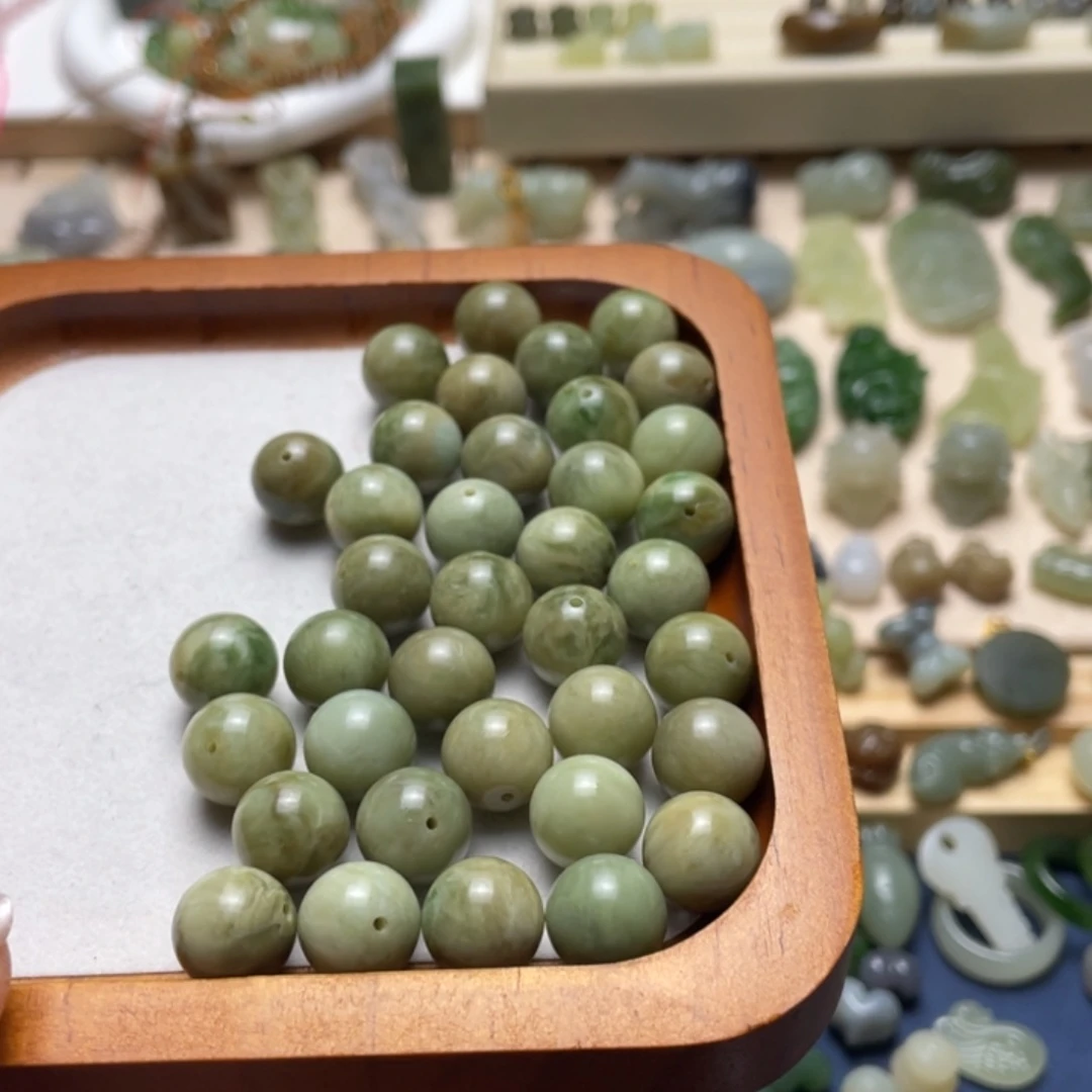 和田玉未镶嵌颈饰一个