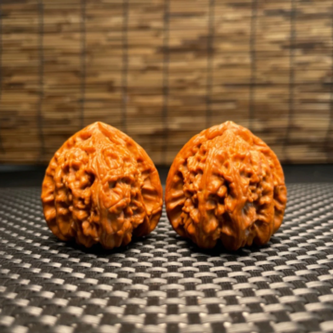 精品老树三角白文玩核桃手把件精选把件