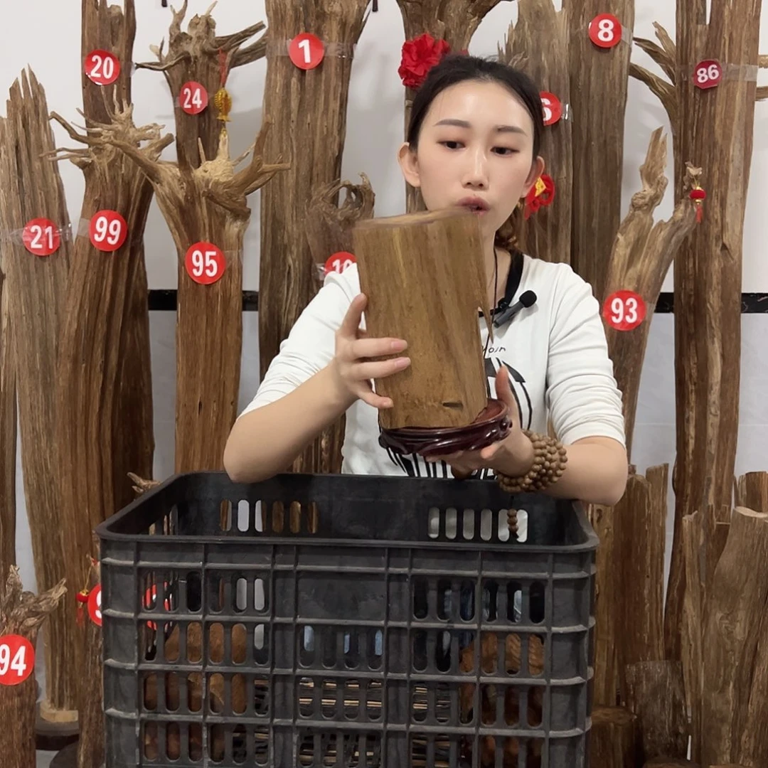 沉香碎屑沉香原材料