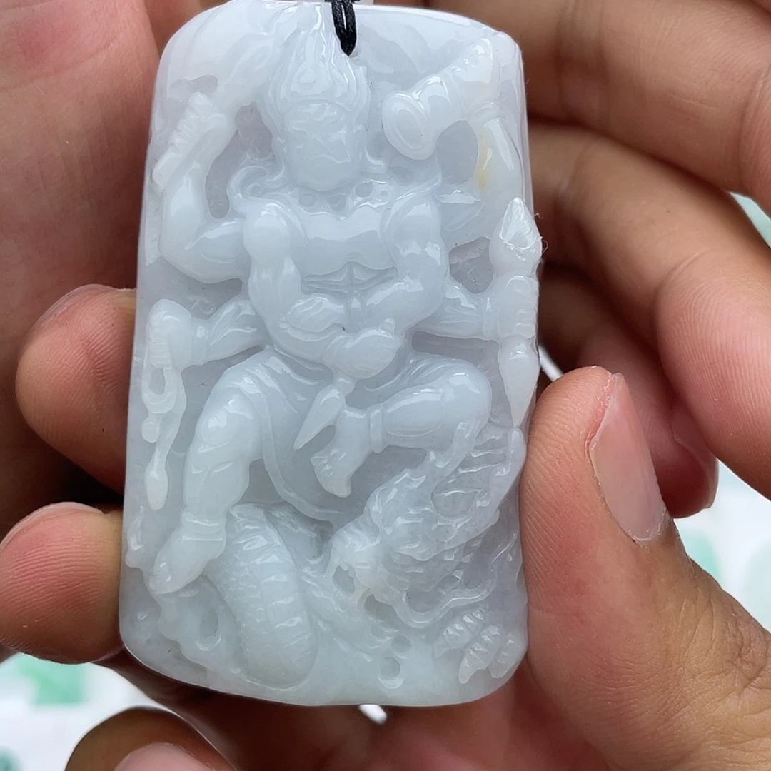 翡翠未镶嵌颈饰放***春翡翠