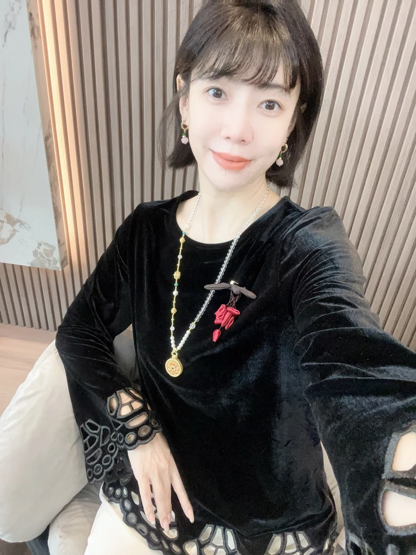 【锦歌】新中式国风小辣椒重工镂空刺绣时尚气质秋季丝绒小衫上衣