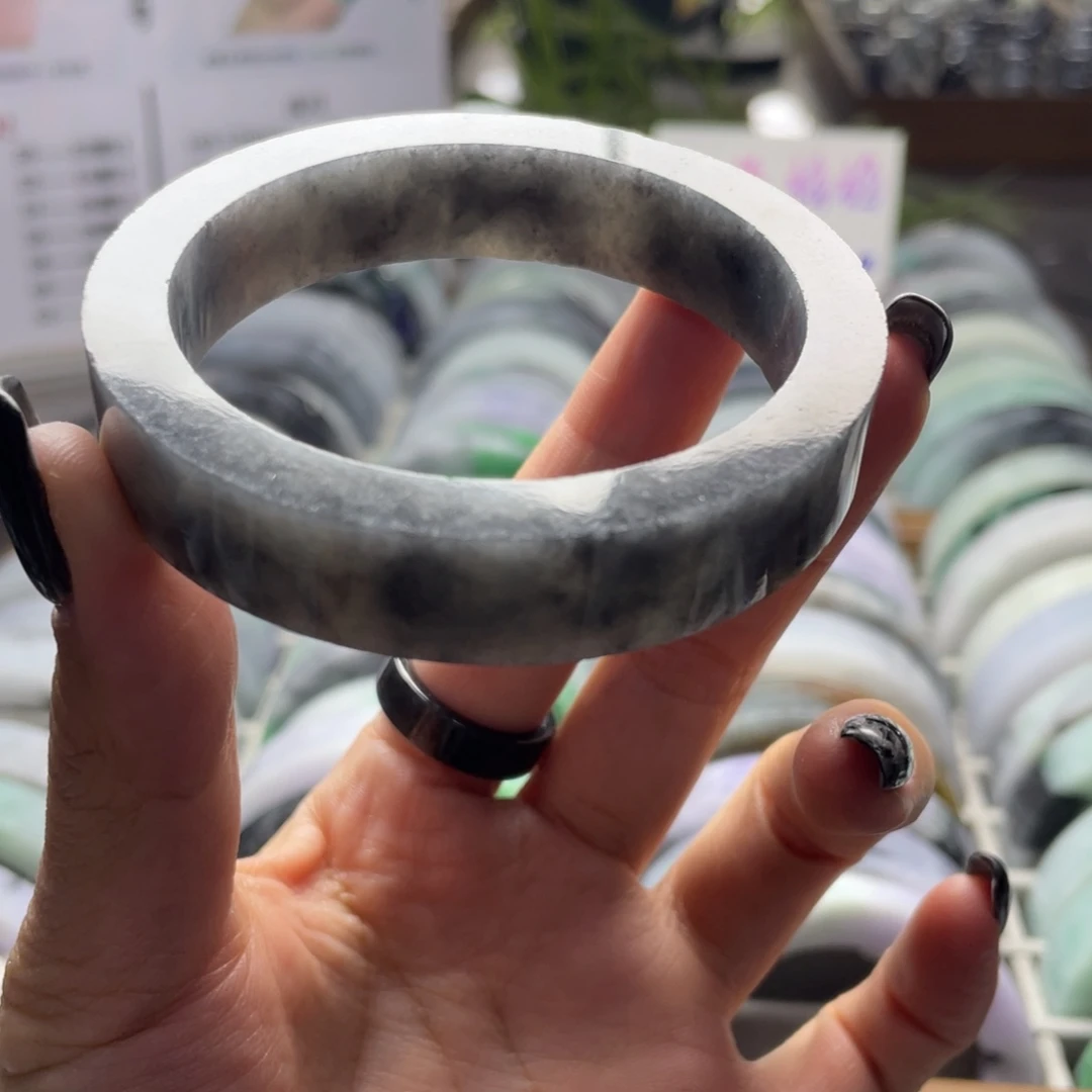 定制翡翠未镶嵌翡翠手镯